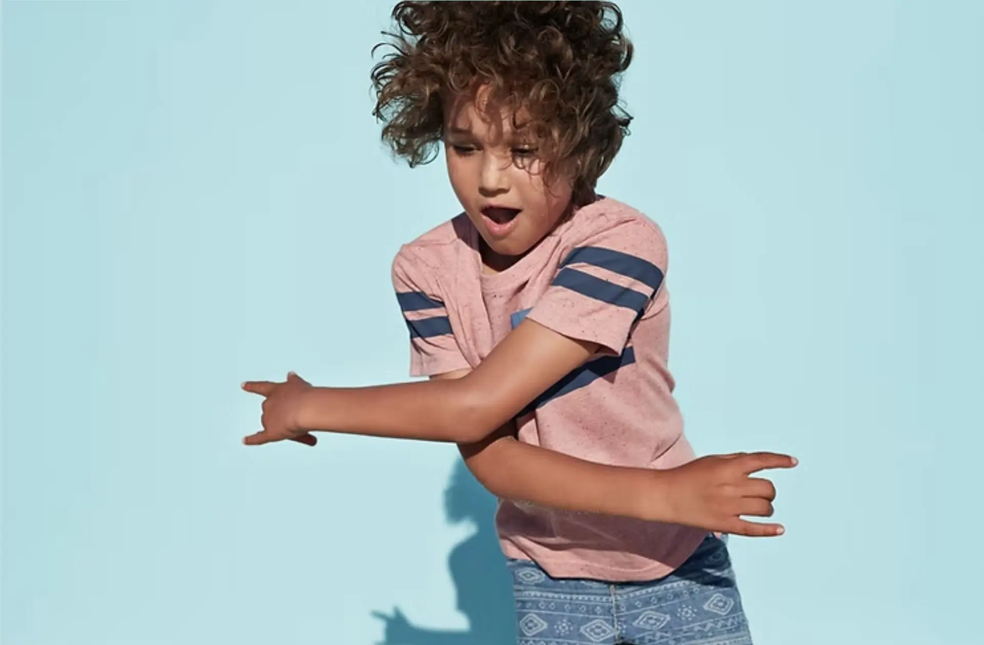 Niña  bailando